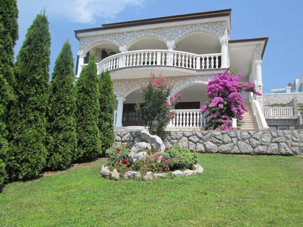 Apartments Villa Sandra Opatija Luaran gambar
